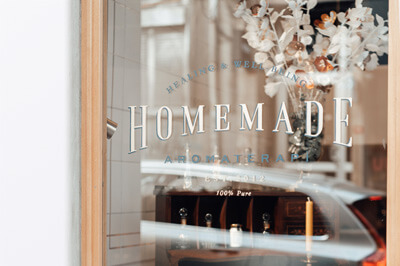 Schaufensterbeschriftungen mit Montage