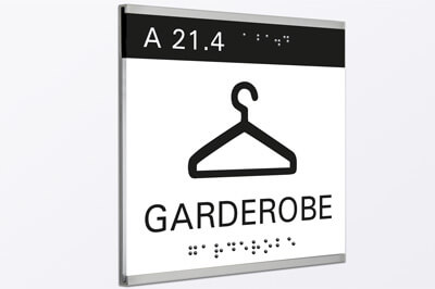 Wegweiser Garderobe mit Blindenschrift