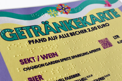Getränkekarte mit Brailleschrift im Siebdruck