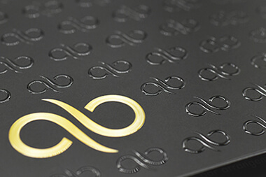 Relieflackierung glänzend