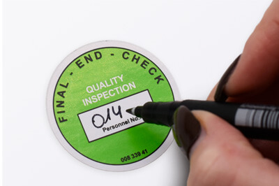 Dauerhafte Beschriftung von Inspektions-Aufklebern