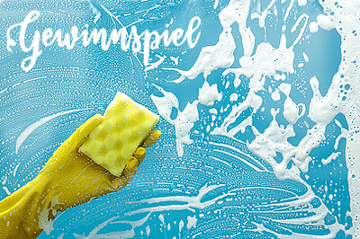 Eine Glasscheibe die mit einem gelbem Schwamm eingeschäumt wird und oben in der linken Ecke steht Gewinnspiel